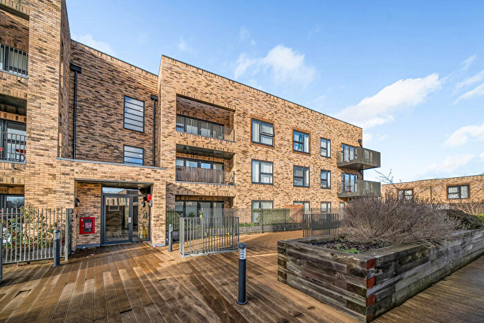 2 Bedroom Apartment For Sale In Adit Road, Erith, DA8