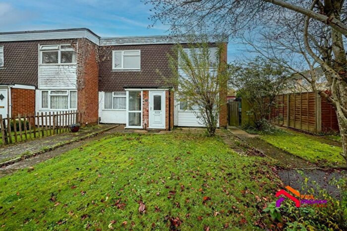 2 Bedroom Flat To Rent In Verney Close, Tring, HP23