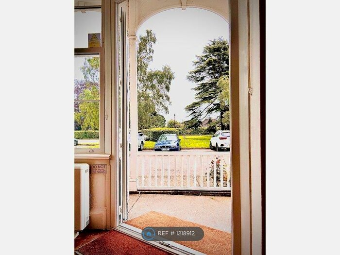 2 Bedroom Flat To Rent In Lyon Close, Holland On Sea, CO15