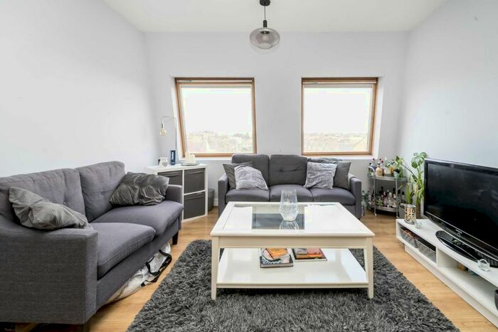 3 Bedroom Flat To Rent In Uxbridge Road, London, W12