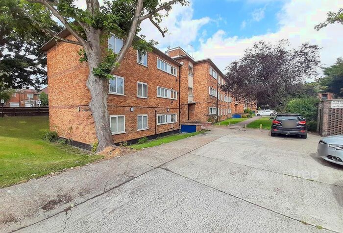 3 Bedroom Flat To Rent In Ashley Court, Great North Way, Hendon, NW4