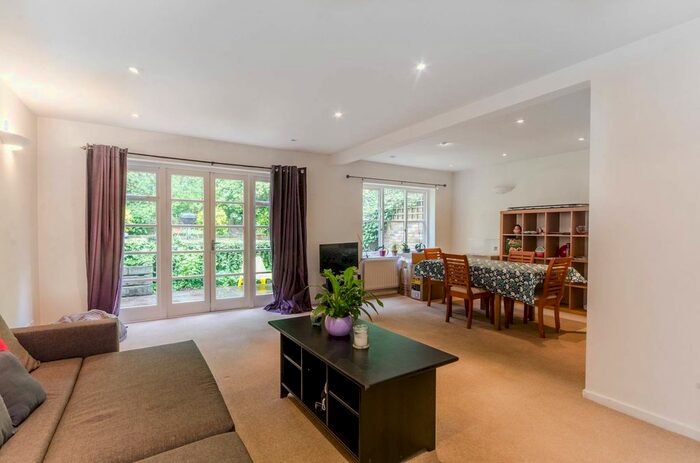 5 Bedroom Detached House To Rent In Warbank Lane, Coombe, Kingston Upon Thames, KT2