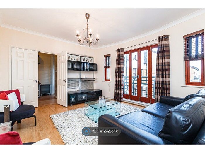 1 Bedroom Flat To Rent In Tideway Court, London, SE16