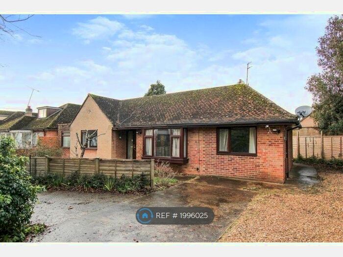 3 Bedroom Bungalow To Rent In Yarnton Road, Kidlington, OX5