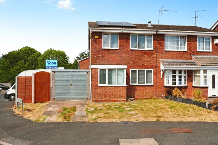 3 Bedroom End Of Terrace House For Sale In Charnwood Close, Birmingham, B45