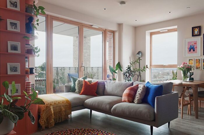 1 Bedroom Flat For Sale In Starling Court, Nest Way, London, Kent, SE2