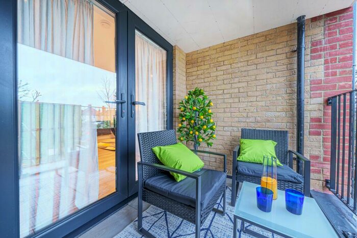 Flat To Rent In Pincott Road Bexleyheath, DA6