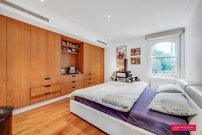 3 Bedroom Flat To Rent In Rosslyn Hill, London, NW3