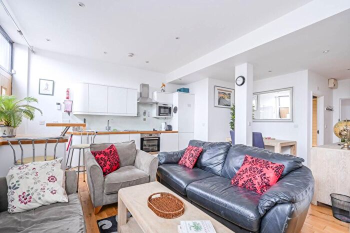 3 Bedroom Flat To Rent In Stepney Causeway, Limehouse, London, E1