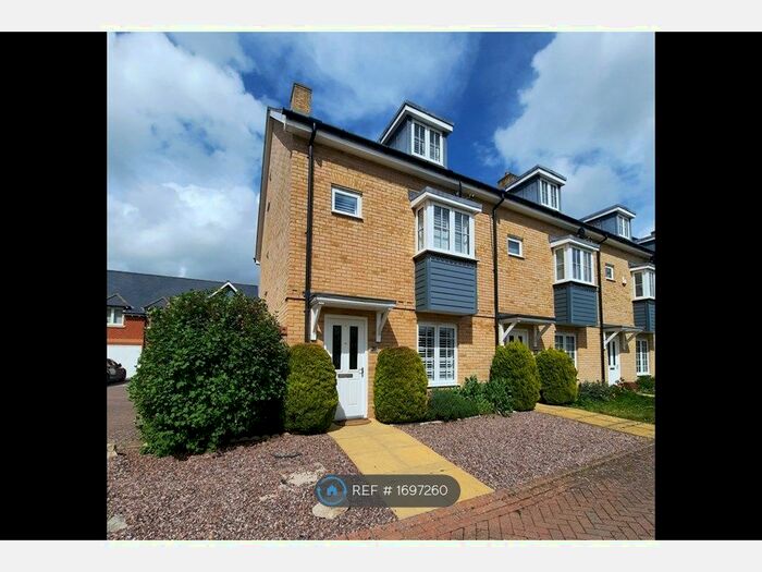3 Bedroom End Of Terrace House To Rent In Tarver Close, Romsey, SO51