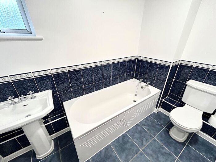 2 Bedroom Apartment To Rent In Adventurers Quay, Cardiff, CF10