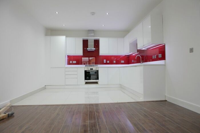 2 Bedroom Flat To Rent In Copperfield Road, Mile End, London, E3