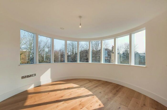 3 Bedroom Flat To Rent In Brixton Water Lane, London, SW2