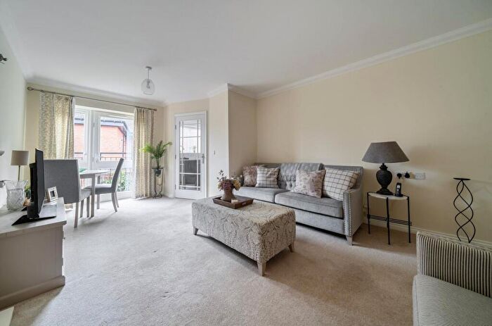 1 Bedroom Flat For Sale In Central Thame, Oxfordshire, OX9