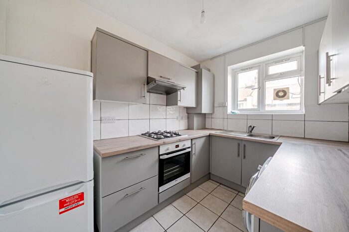 3 Bedroom Flat For Sale In Whites Square, Clapham, London, SW4