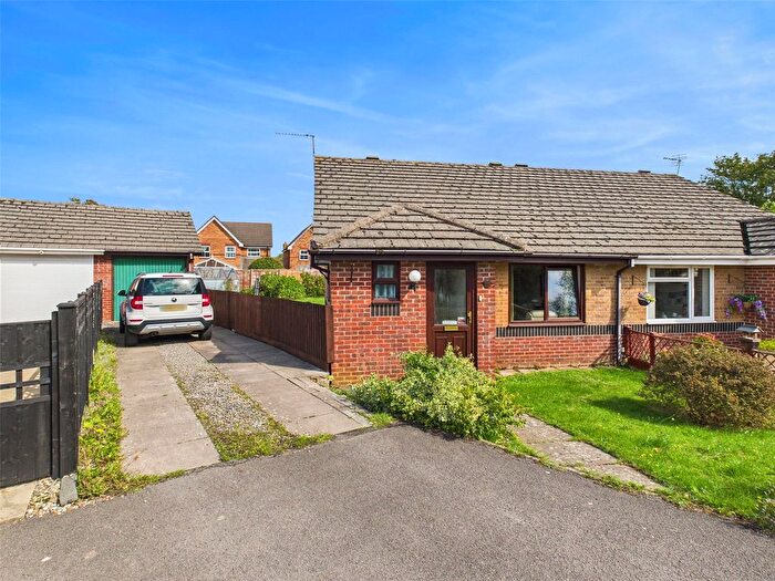 2 Bedroom Bungalow For Sale In Faldo Close, Abbeymead, Gloucester, Gloucestershire, GL4