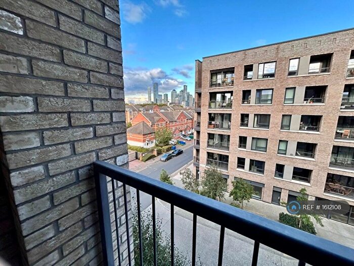1 Bedroom Flat To Rent In Harbourside Court, London, SE8