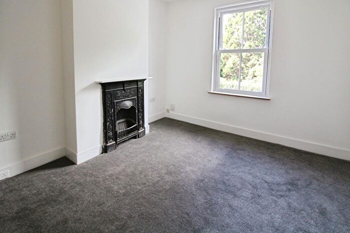2 Bedroom End Of Terrace House To Rent In Long Lane, Bexleyheath, DA7