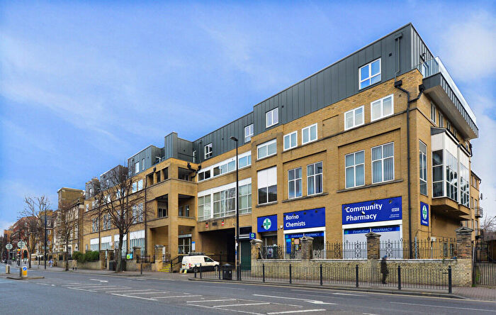 1 Bedroom Flat To Rent In Pearl House, Millennium Place, E2