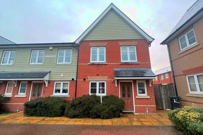 3 Bedroom End Of Terrace House To Rent In Chertsey, KT16