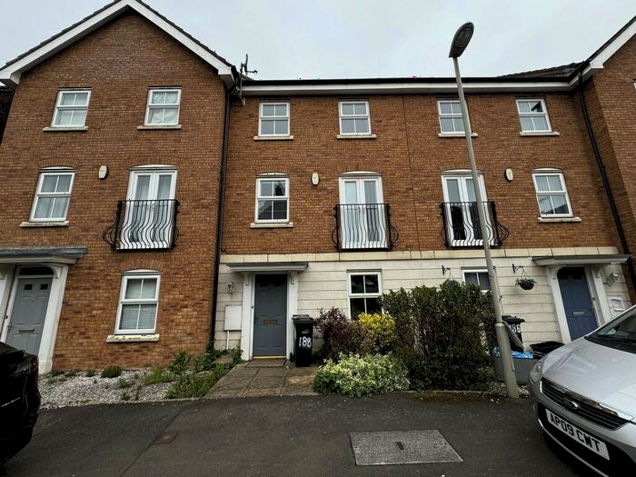 4 Bedroom Town House To Rent In Attingham Drive, Dudley, DY1
