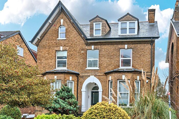 2 Bedroom Flat For Sale In Thicket Road, London, SE20