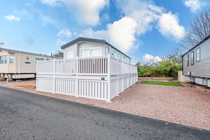 2 Bedroom Mobile Home For Sale In Avon Park, Warwick Road, CV37