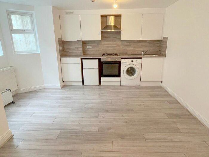 1 Bedroom Flat To Rent In Mildenhall Road, London, E5