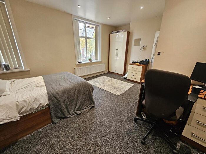 8 Bedroom House To Rent In St Michaels Villas, Leeds, LS6