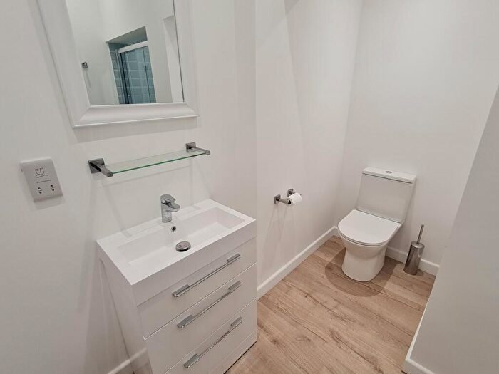 1 Bedroom Maisonette To Rent In High Street, Newport, PO30