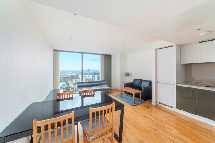 1 Bedroom Flat To Rent In Landmark West Tower, Marsh Wall, E14
