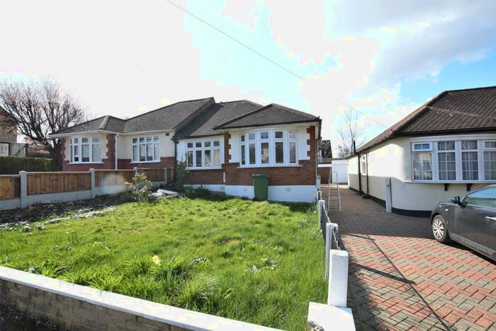 2 Bedroom Bungalow To Rent In Walden Way, Hornchurch, Essex, RM11