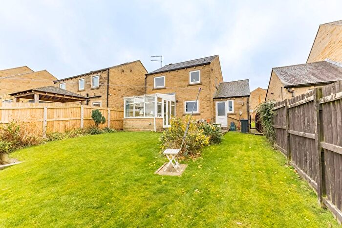 3 Bedroom Detached House For Sale In Blacksmiths Fold, Almondbury, Huddersfield, HD5