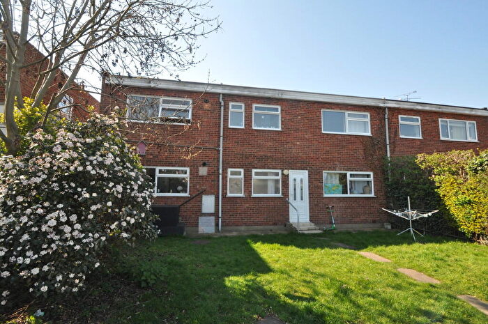 2 Bedroom Flat To Rent In Victoria Avenue, Southend On Sea, Essex, SS2