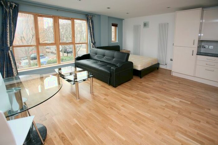 Studio To Rent In City East Building, Cable Street, Shadwell, London, E1