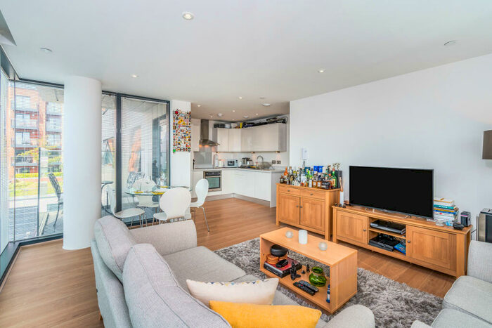 2 Bedroom Apartment To Rent In The Hawkins Tower, Ocean Village, Southampton, SO14