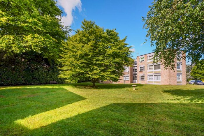 2 Bedroom Apartment To Rent In Heathside, Weybridge, KT13