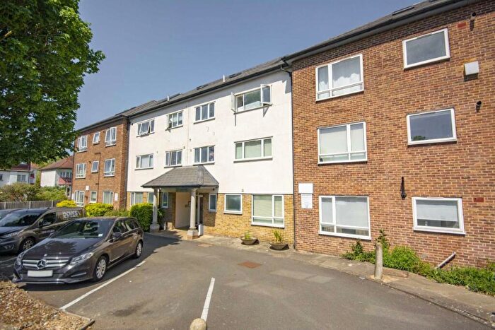 2 Bedroom Flat To Rent In Graham Road, London, NW4