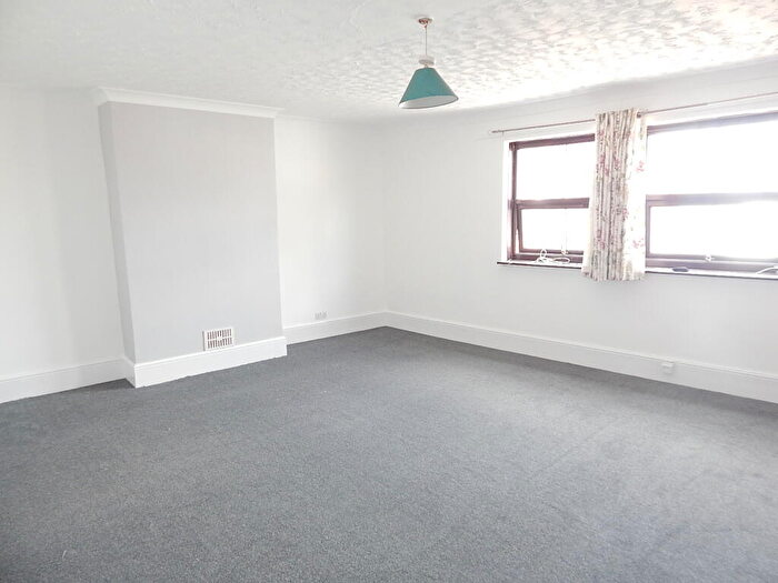 2 Bedroom Maisonette To Rent In High Street, Chatham, ME4