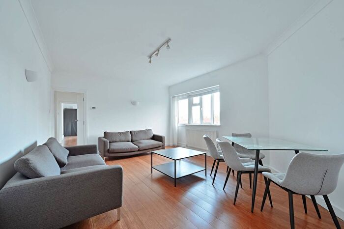 4 Bedroom Flat To Rent In Willesden Lane, Brondesbury, London, NW2