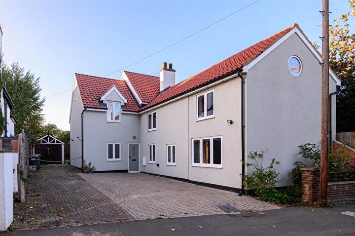 4 Bedroom Detached House For Sale In Westfield Road, Wellingborough, NN8