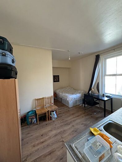 1 Bedroom Flat To Rent In Amhurst Road, London, E8