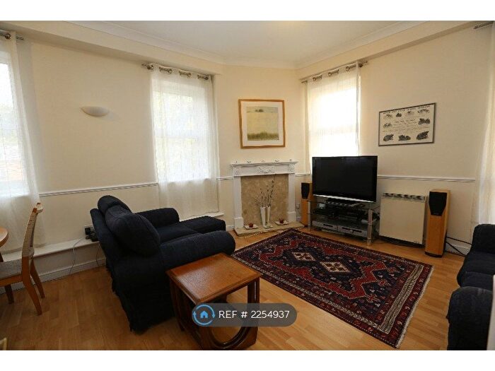 2 Bedroom Flat To Rent In Cartwright Street, London, E1