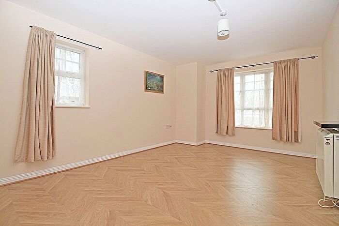 2 Bedroom Flat To Rent In Perkin Close, Hounslow, TW3