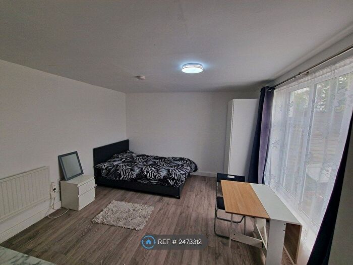 Studio To Rent In Barfields, Loughton, IG10