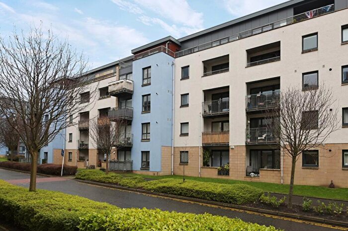3 Bedroom Flat For Sale In Flat East Pilton Farm Avenue, Fettes, Edinburgh, EH5