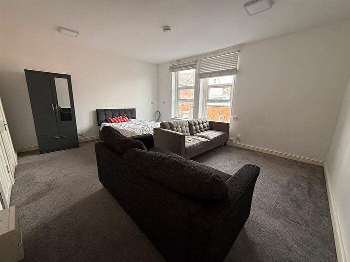Terraced House To Rent In Vernon Street, Bolton, BL1