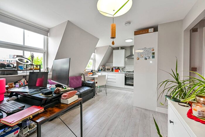 1 Bedroom Flat To Rent In Caledonian Road, Caledonian Road, London, N1