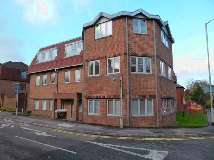 2 Bedroom Flat To Rent In Wokingham, RG40