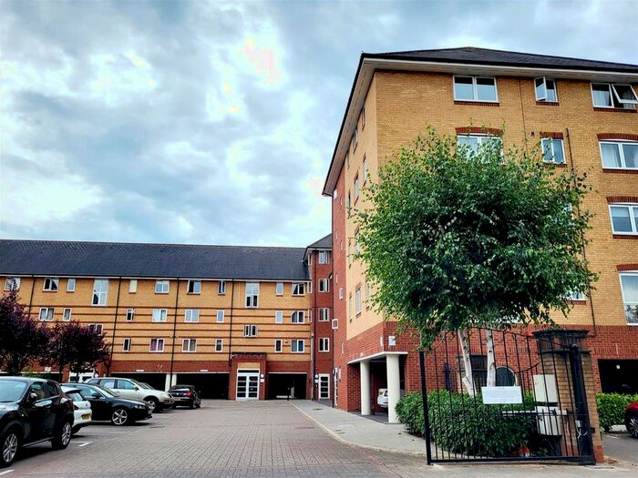 2 Bedroom Flat To Rent In St. Peter Street, Maidstone, ME16